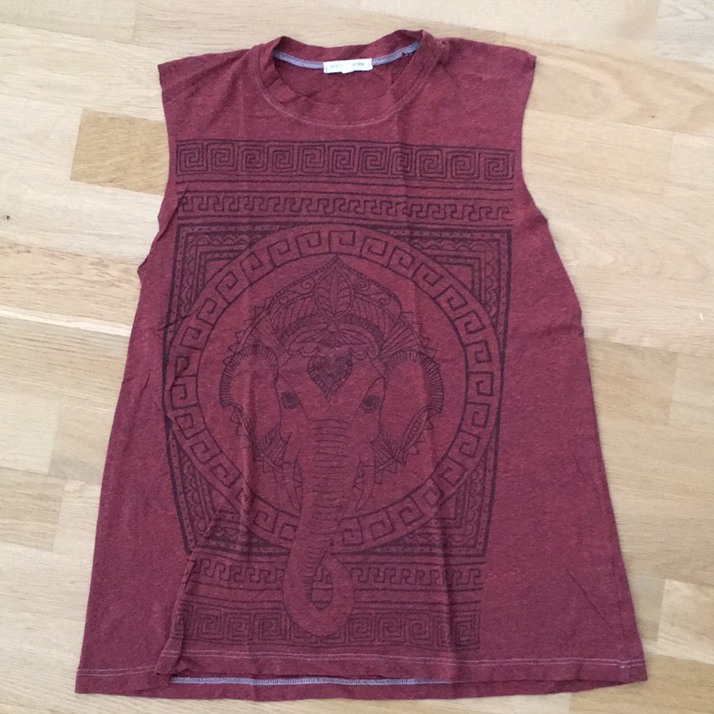 UO Title Unknown red elephant muscle tee, S